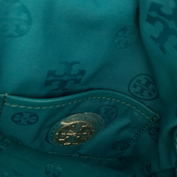 Authentic Tory Burch Teal crossbody bag - Picture 9 of 9
